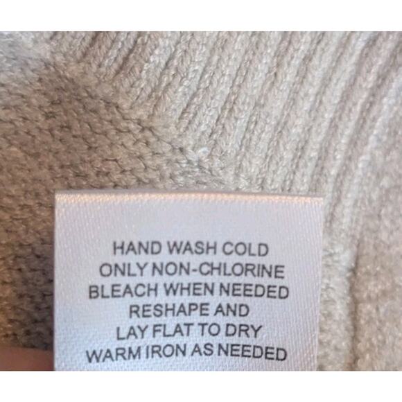 Tahari Grey Crew Neck Sweater Women's M Soft Feels Like Cashmere - Picture 9 of 9